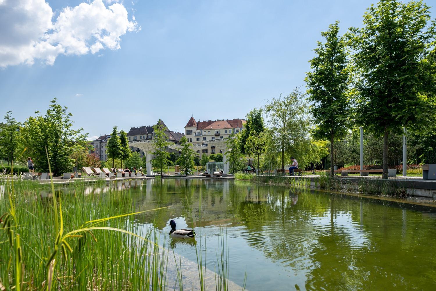 Deluxe Cosmopolitan Apartment Budapest With Free Parking — Photos 1